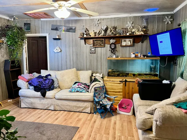 $24,900 | 843 East Seminary Avenue, Hoopeston, IL 60942