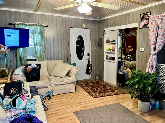 $24,900 | 843 East Seminary Avenue, Hoopeston, IL 60942