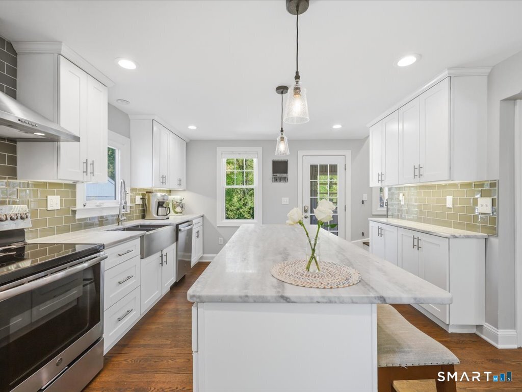 131 Oronoque Road Milford, CT 06461 - Photo 12 of 40
