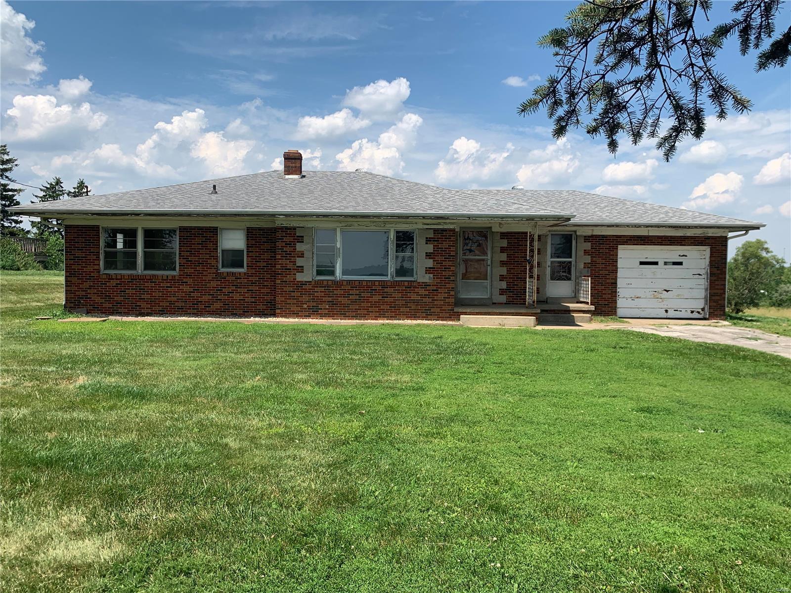20742 Staunton Road Staunton, IL 62088 - Photo 1 of 23