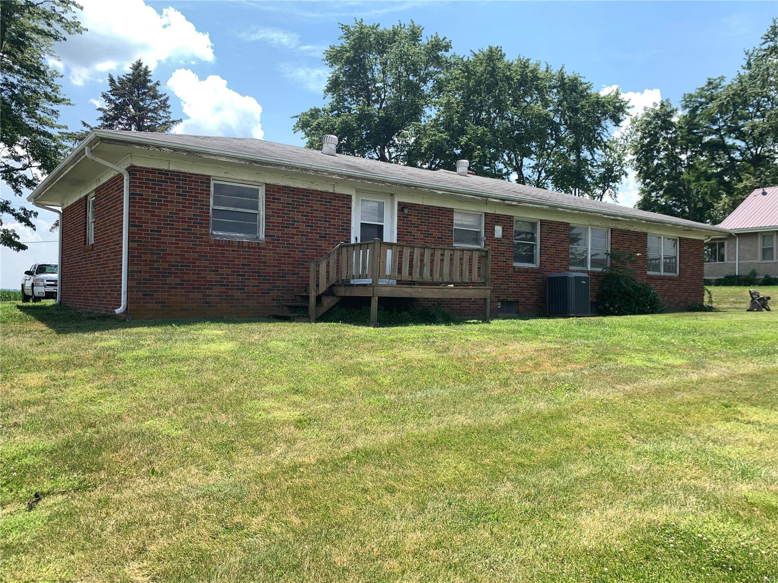 20742 Staunton Road Staunton, IL 62088 - Photo 13 of 23