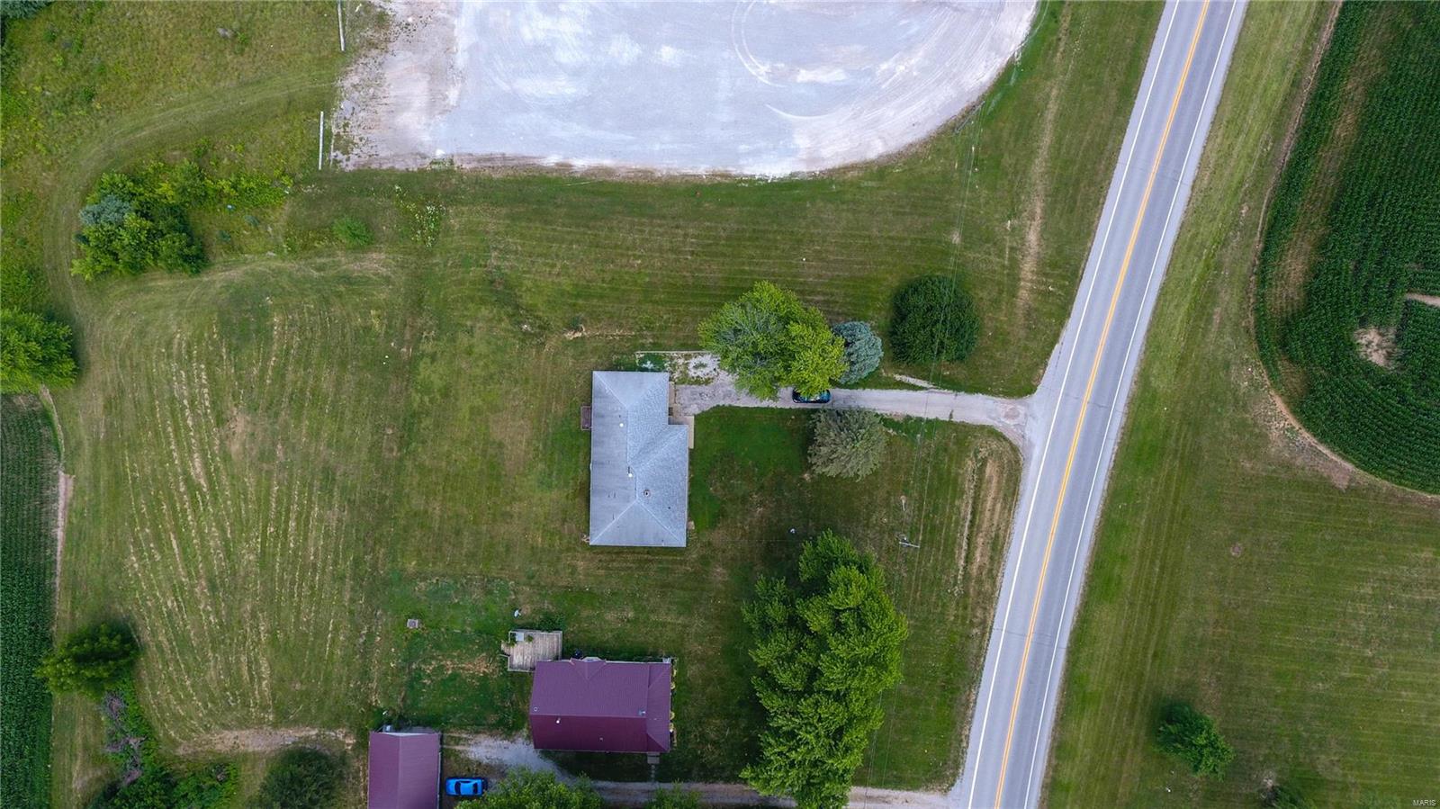 20742 Staunton Road Staunton, IL 62088 - Photo 15 of 23