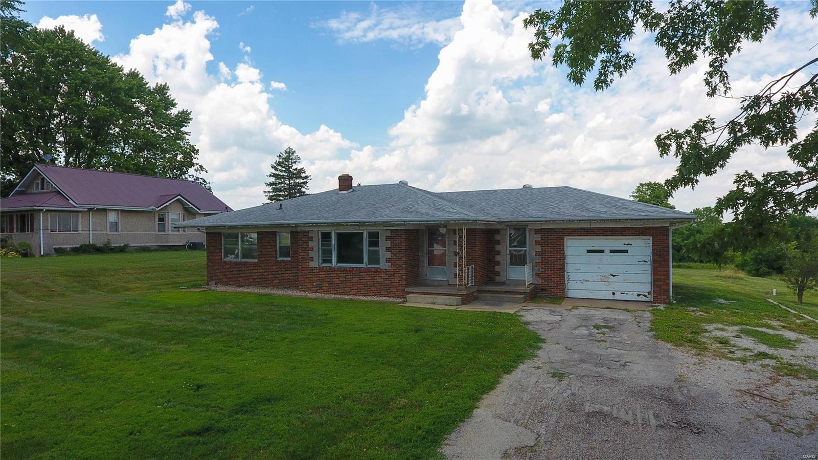 20742 Staunton Road Staunton, IL 62088 - Photo 17 of 23