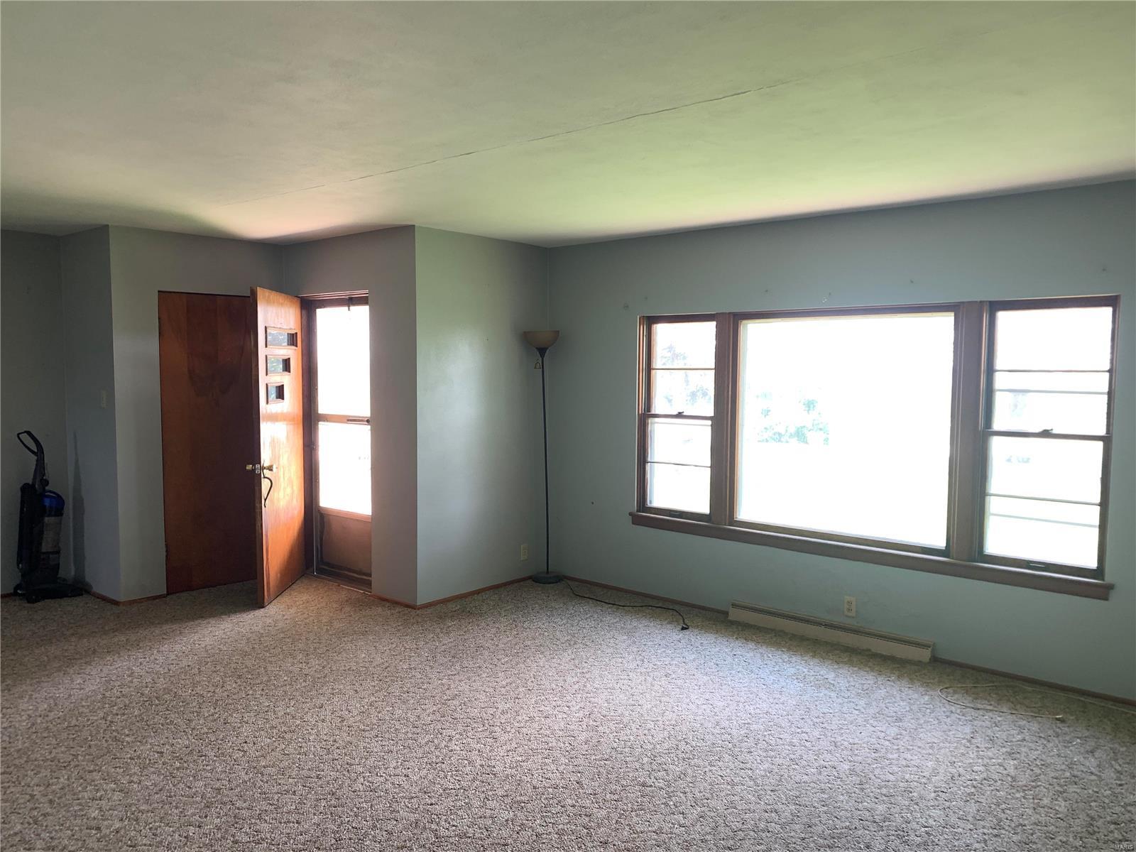 20742 Staunton Road Staunton, IL 62088 - Photo 4 of 23