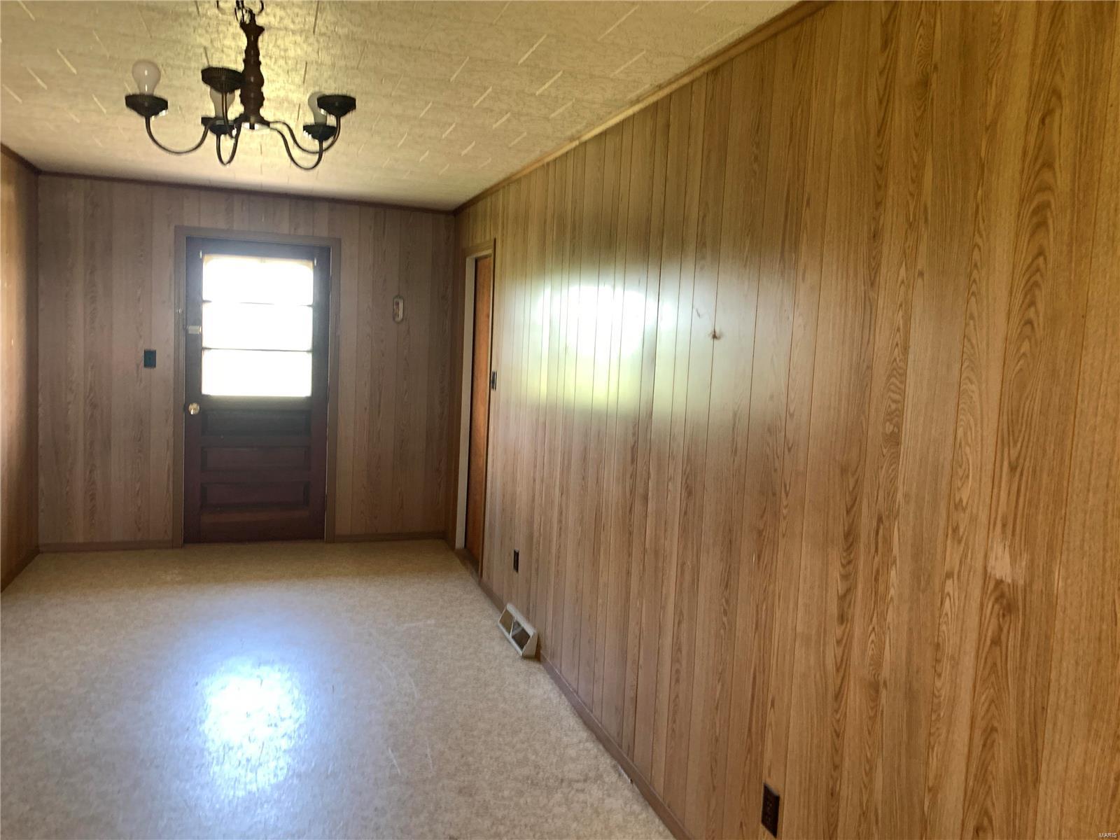 20742 Staunton Road Staunton, IL 62088 - Photo 5 of 23