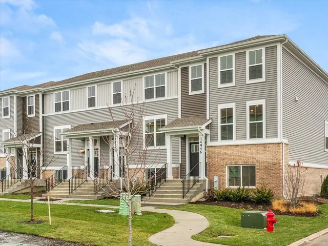 $2,900 | 14946 South Dyer Lane, Plainfield, IL 60544