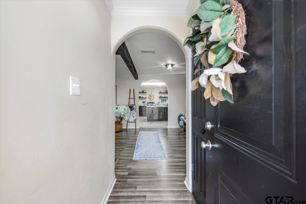 18919 State Highway 64 Canton, TX 75103 - Photo 5 of 42 a hallway with painting and a potted plant