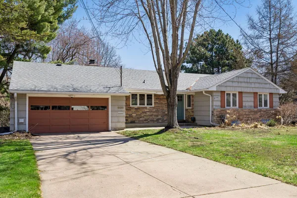 $599,000 | 609 Waterman Circle, Edina, MN 55343