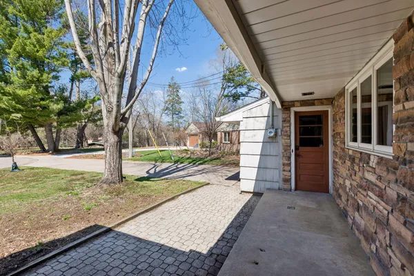 $599,000 | 609 Waterman Circle, Edina, MN 55343