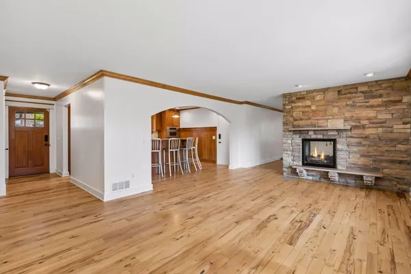 $599,000 | 609 Waterman Circle, Edina, MN 55343