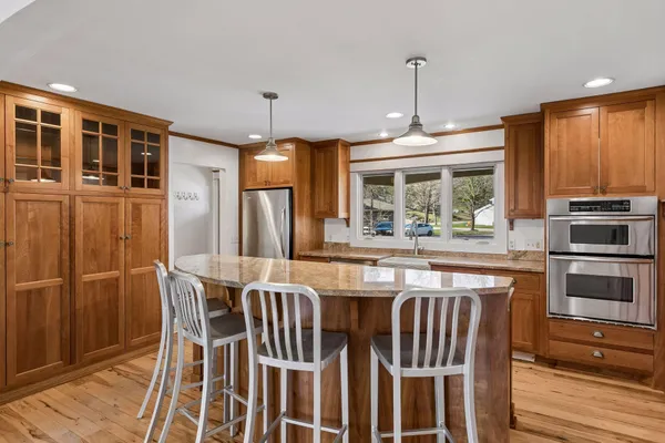 $599,000 | 609 Waterman Circle, Edina, MN 55343