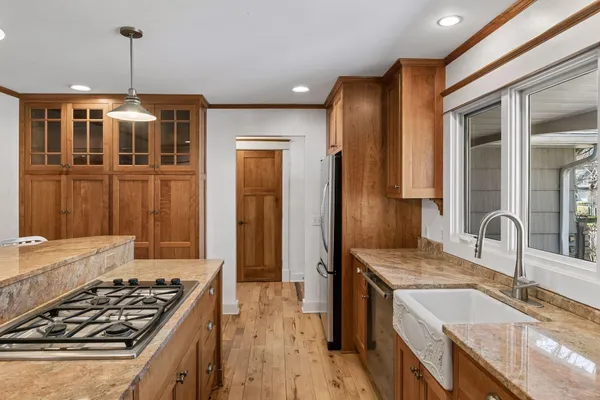 $599,000 | 609 Waterman Circle, Edina, MN 55343