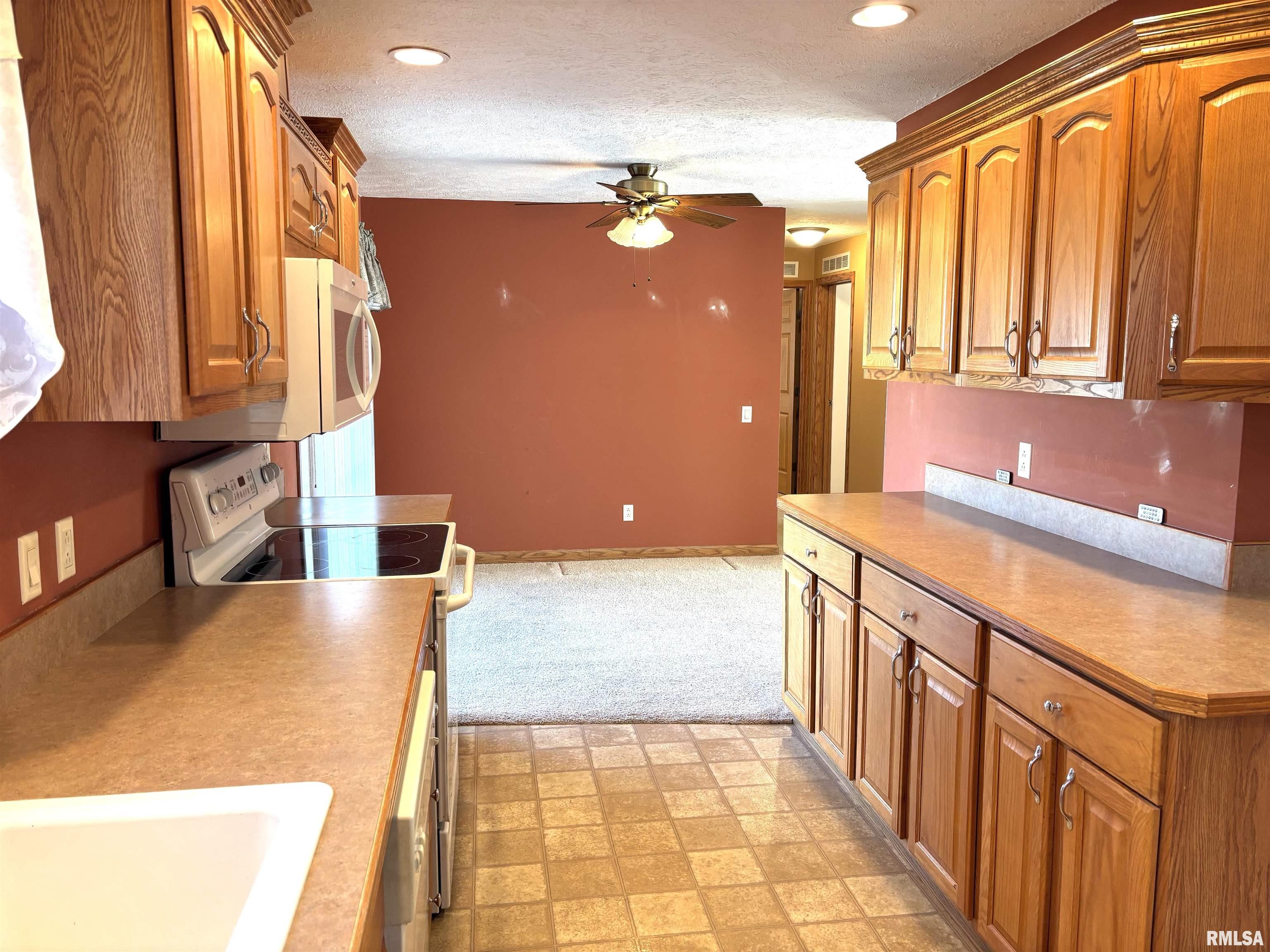 2800 Vía Rosso, Unit 134 Springfield, IL 62703 - Photo 18 of 64 Gallery Image 18