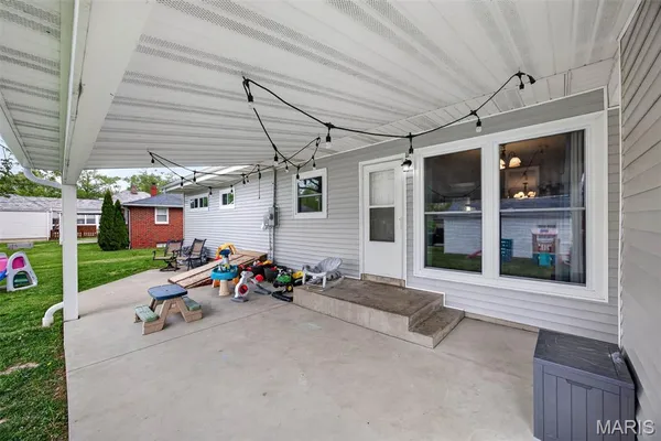 $250,000 | 1914 Zschokke Street, Highland, IL 62249
