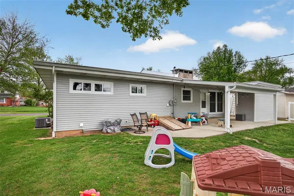$250,000 | 1914 Zschokke Street, Highland, IL 62249