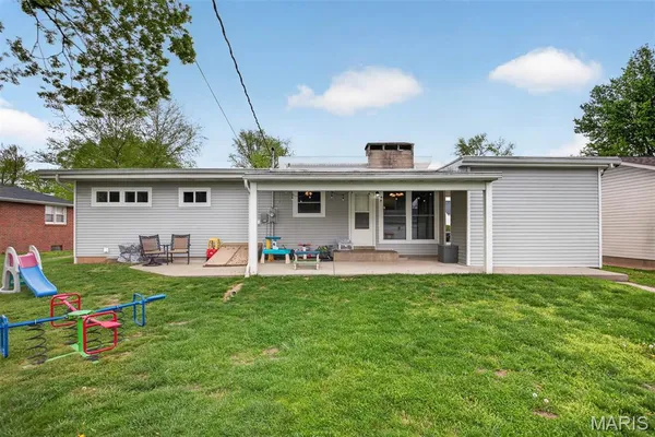 $250,000 | 1914 Zschokke Street, Highland, IL 62249