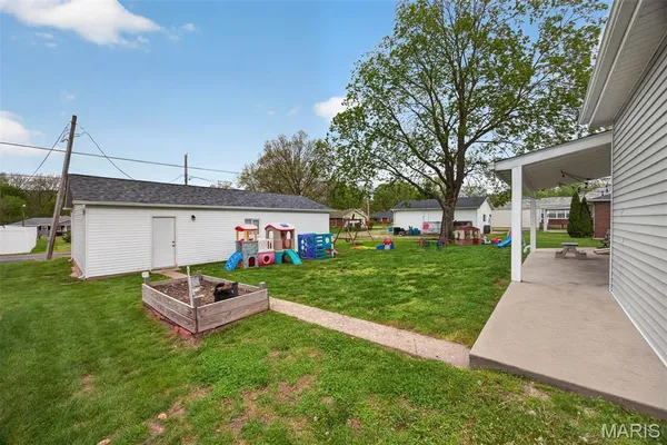 $250,000 | 1914 Zschokke Street, Highland, IL 62249