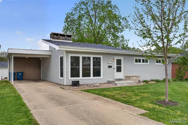 $250,000 | 1914 Zschokke Street, Highland, IL 62249
