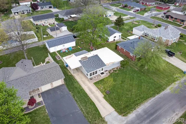 $250,000 | 1914 Zschokke Street, Highland, IL 62249