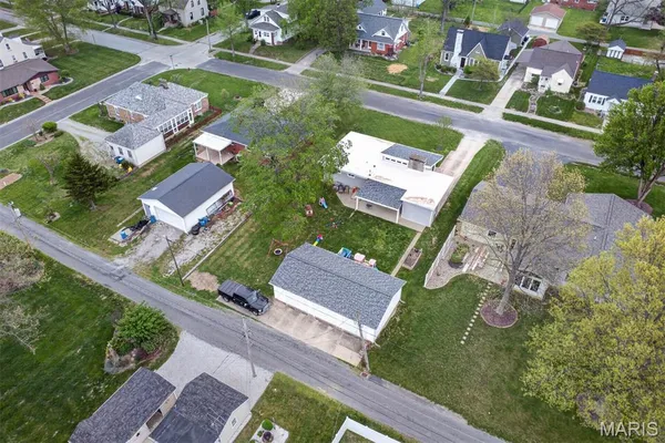 $250,000 | 1914 Zschokke Street, Highland, IL 62249