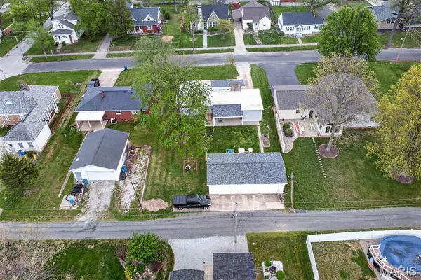 $250,000 | 1914 Zschokke Street, Highland, IL 62249