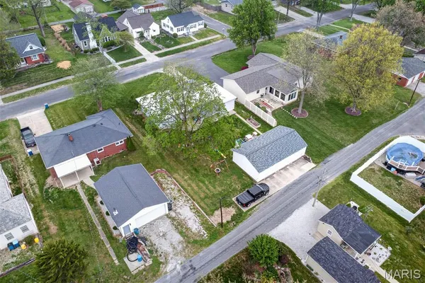 $250,000 | 1914 Zschokke Street, Highland, IL 62249