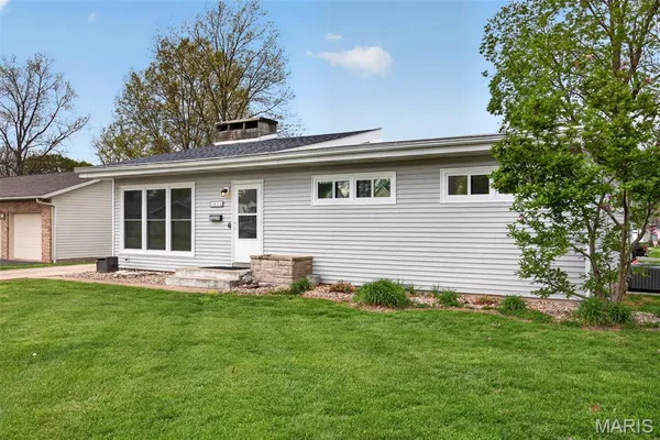 $250,000 | 1914 Zschokke Street, Highland, IL 62249