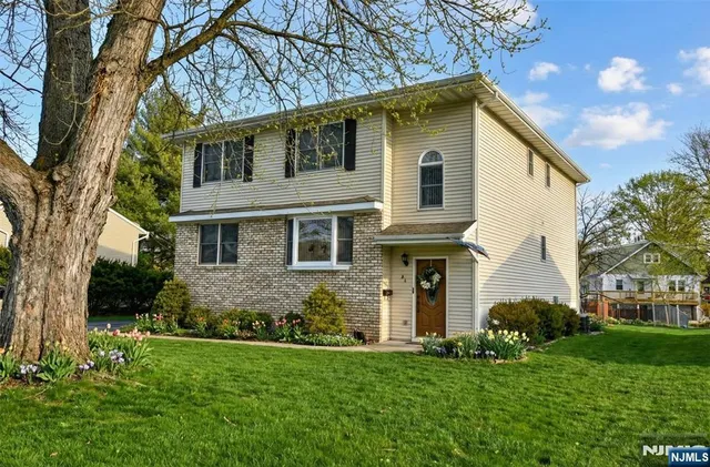 $999,999 | 31 Smith Street, Waldwick, NJ 07463