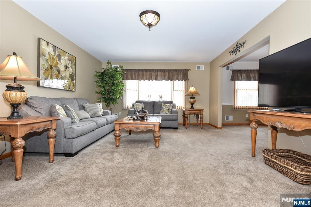 31 Smith Street Waldwick, NJ 07463 - Photo 13 of 42