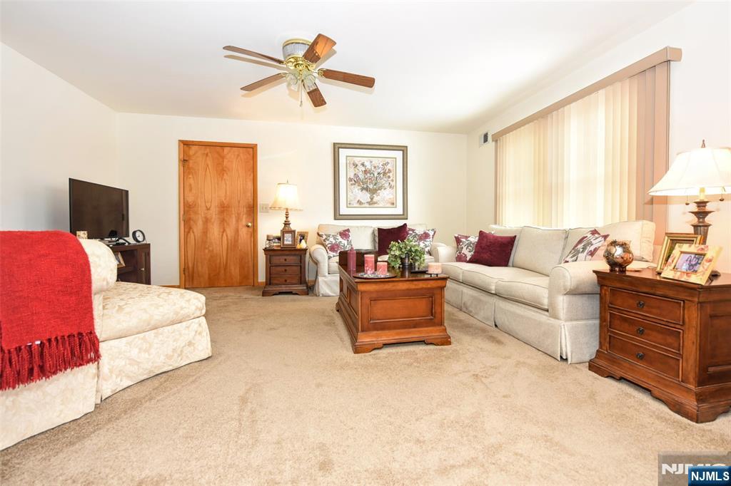 31 Smith Street Waldwick, NJ 07463 - Photo 3 of 42