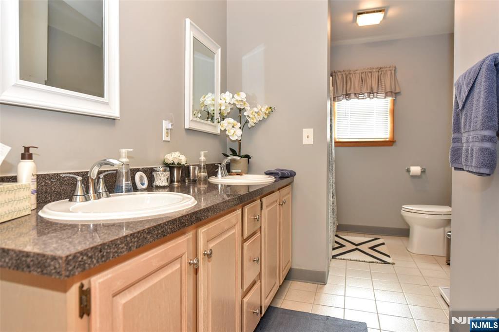 31 Smith Street Waldwick, NJ 07463 - Photo 9 of 42