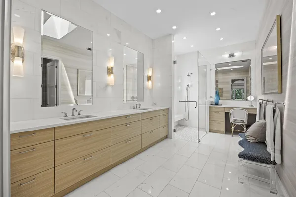 $3,750,000 | 118 North Village Way, Jupiter, FL 33458