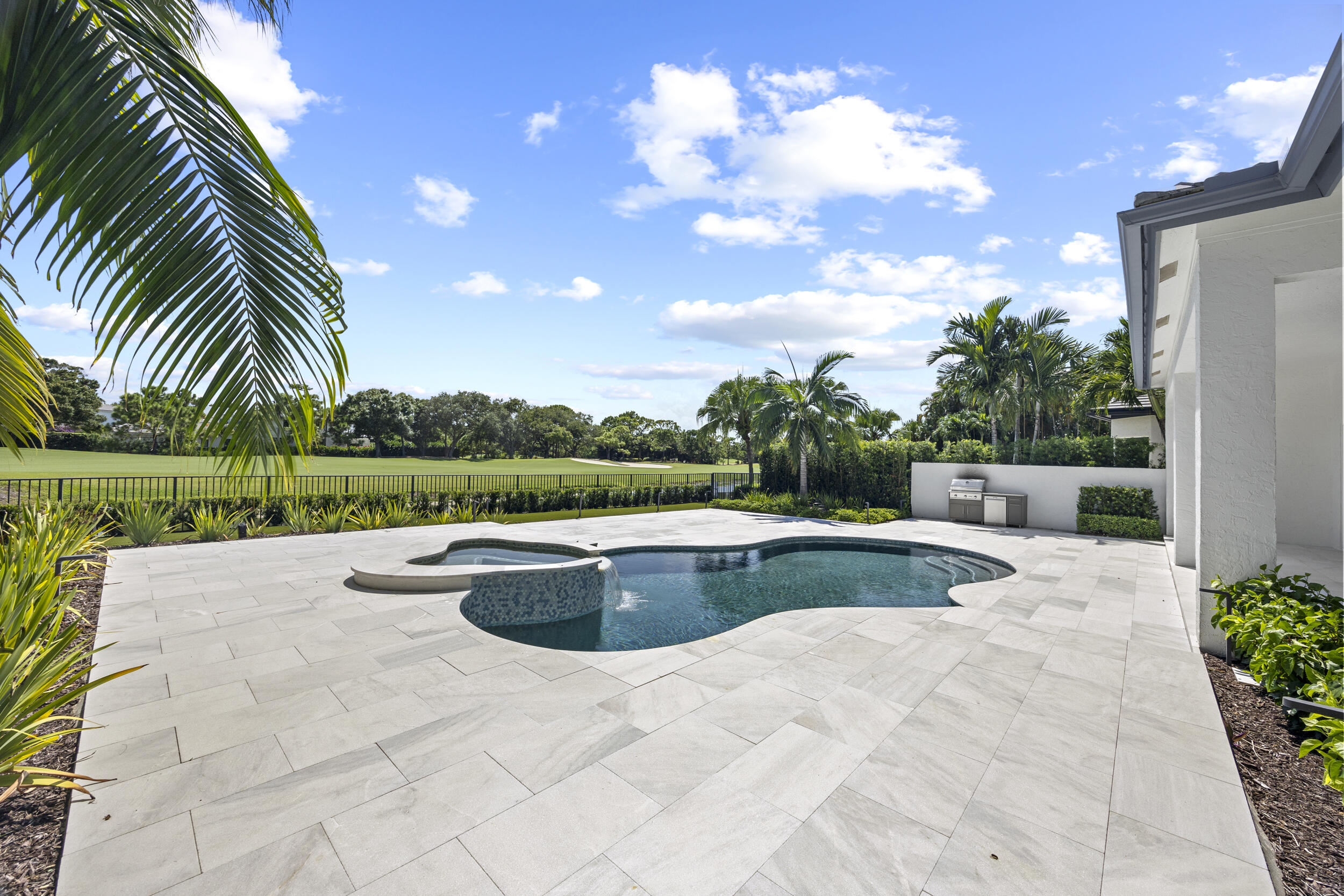 118 North Village Way Jupiter, FL 33458 - Photo 22 of 27 Pool/View