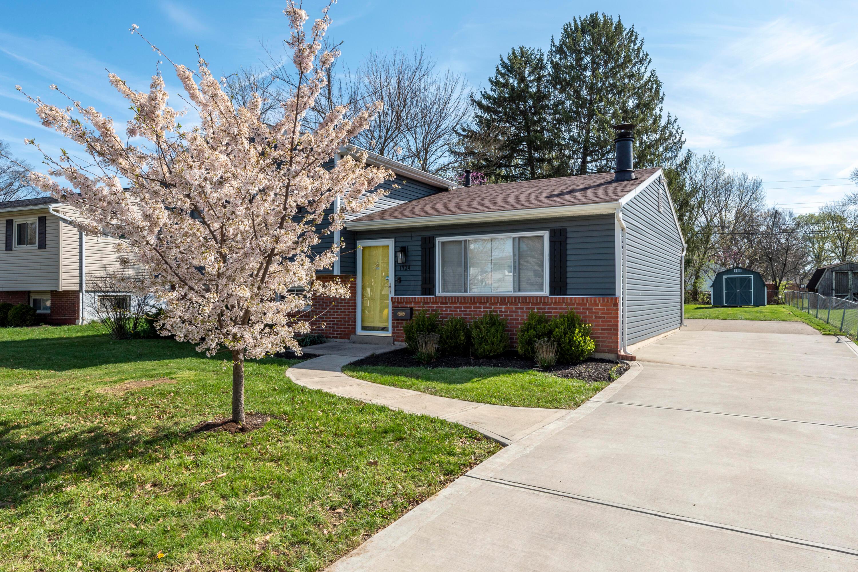 1924 Alsace Road Columbus, OH 43232 - Photo 2 of 43 MAR_3478