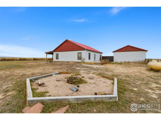 a view of an outdoor space and city view