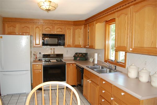 29 Mc Intosh Road Chelmsford, MA 01824 - Photo 5 of 12 Gallery Image 5