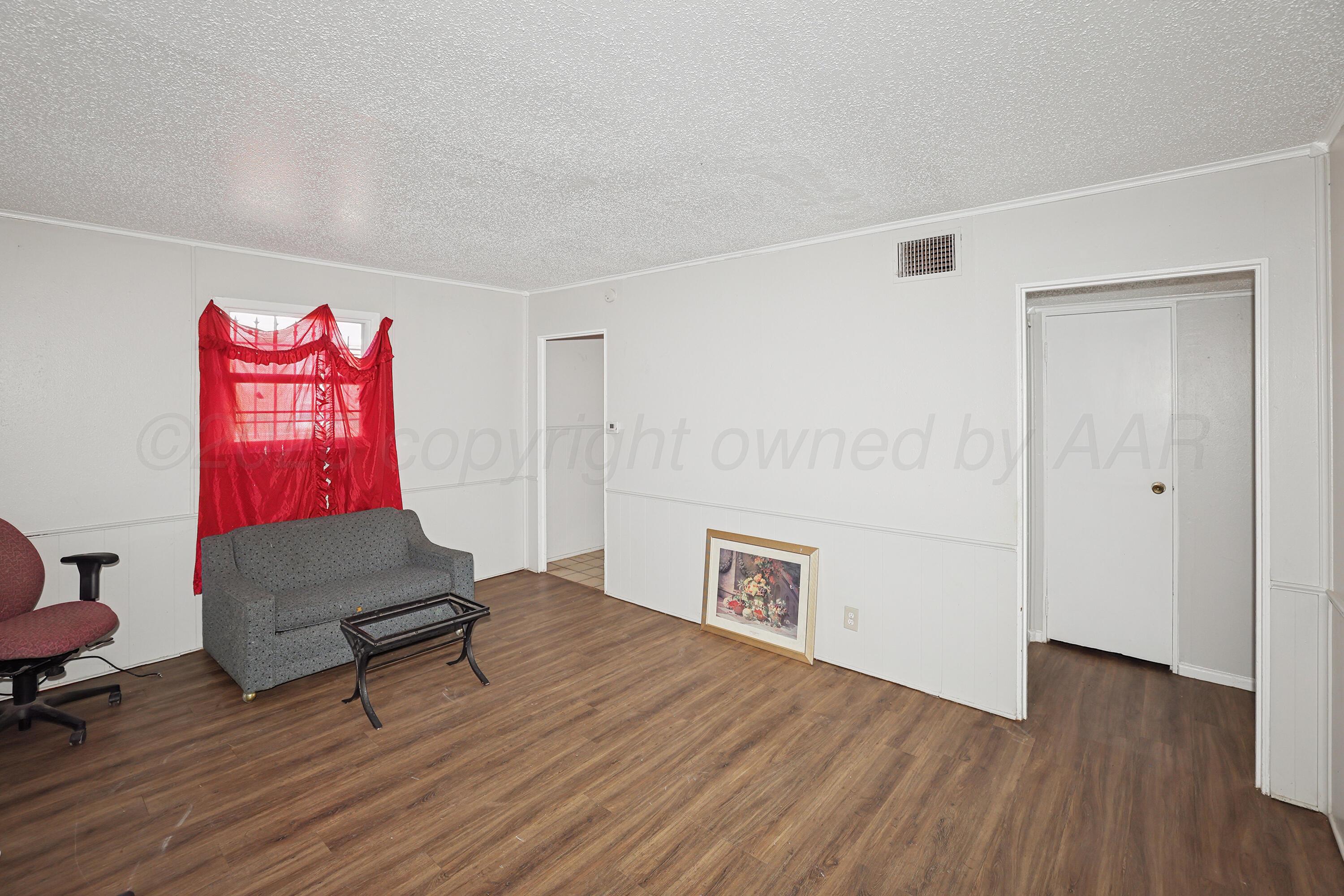 1429 Trigg Street Amarillo, TX 79104 - Photo 5 of 21 5-Living Area