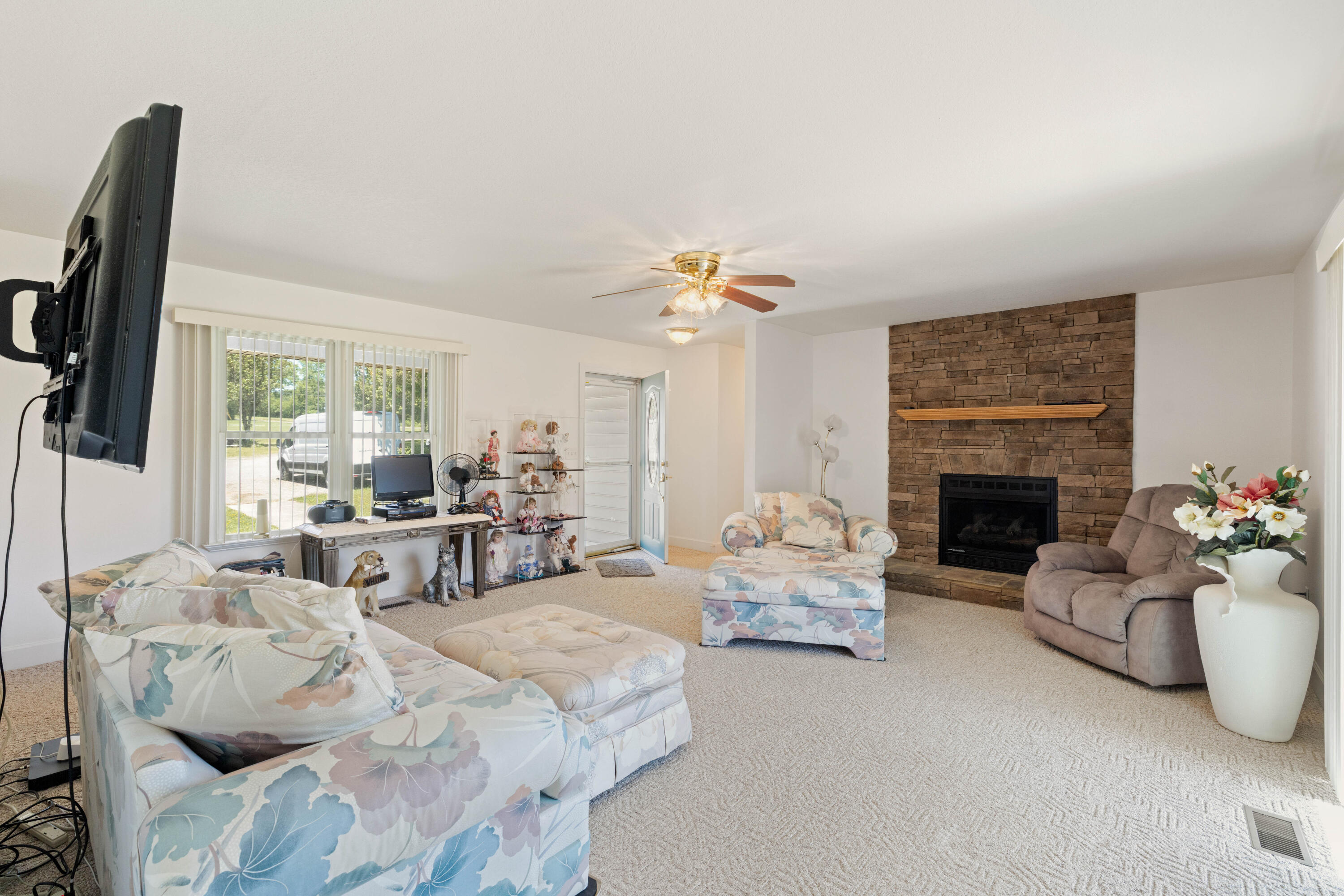 379 Turner Road Crossville, TN 38555 - Photo 22 of 41 Living Room