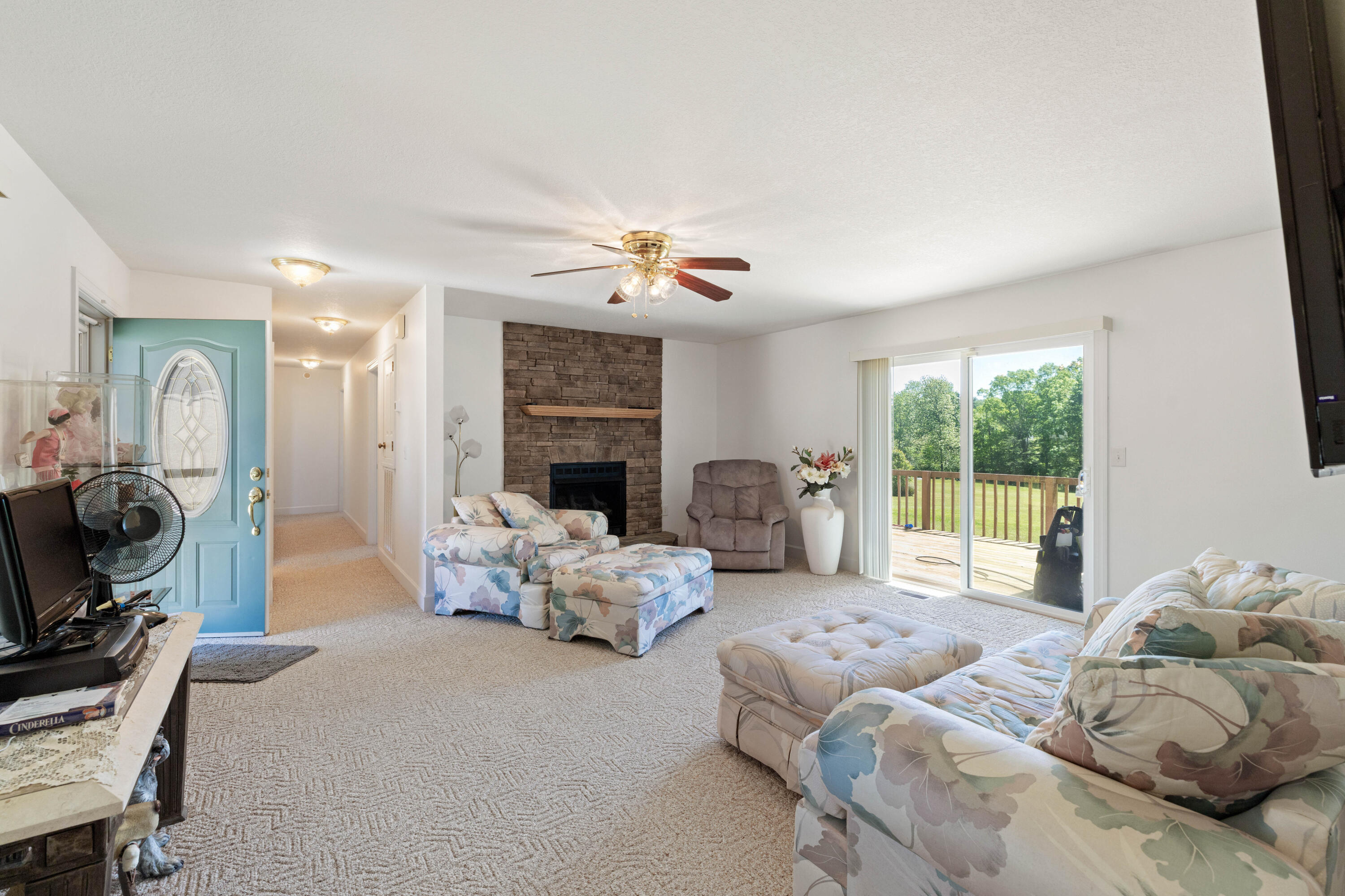 379 Turner Road Crossville, TN 38555 - Photo 23 of 41 Living Room