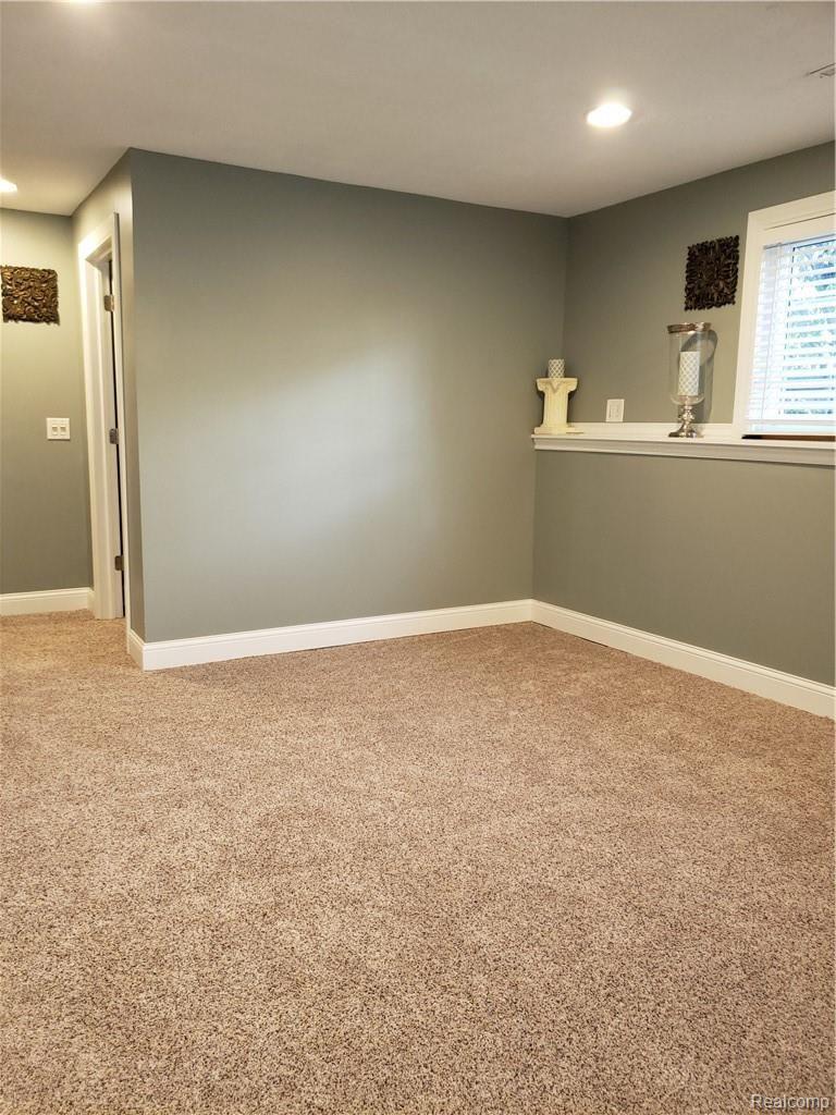 6504 Byron Road Howell, MI 48855 - Photo 24 of 36 20190505_201423.jpg