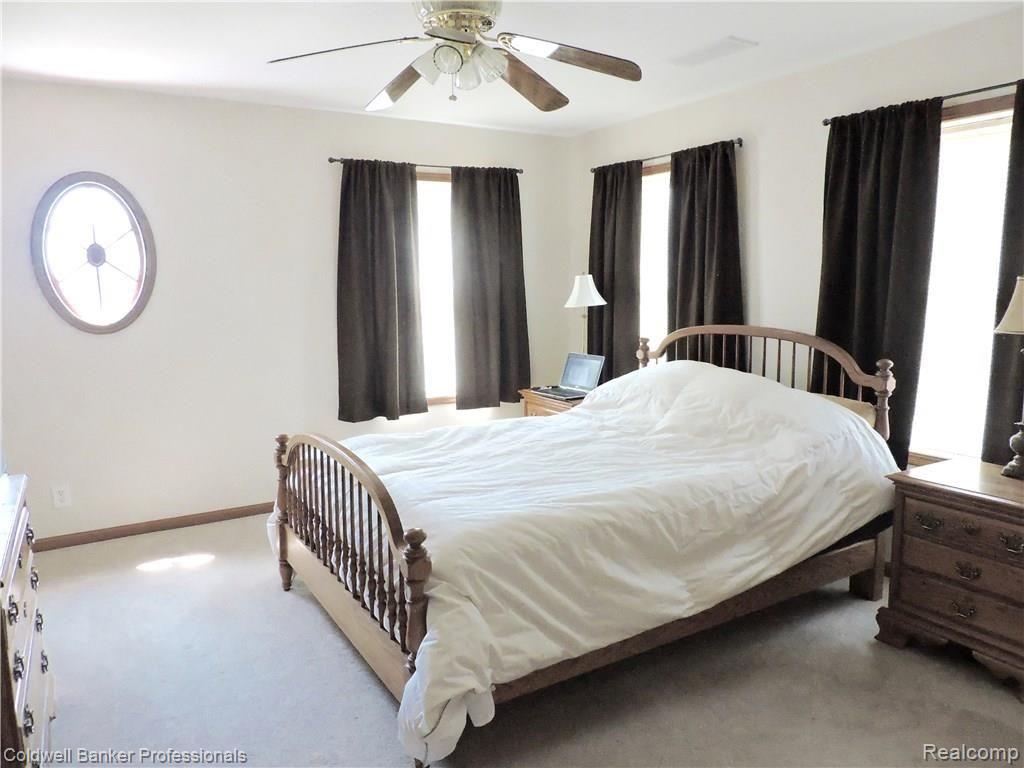 34211 24 Mile Road New Baltimore, MI 48047 - Photo 13 of 25 Large master with porthole window.