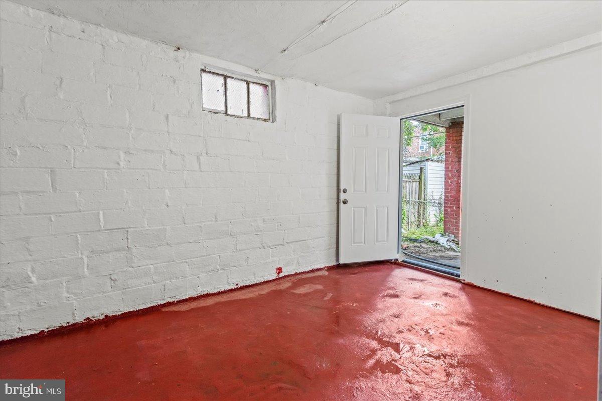 600 Tuckerman Street Northwest Washington, DC 20011 - Photo 13 of 24 a view of an empty room with a window