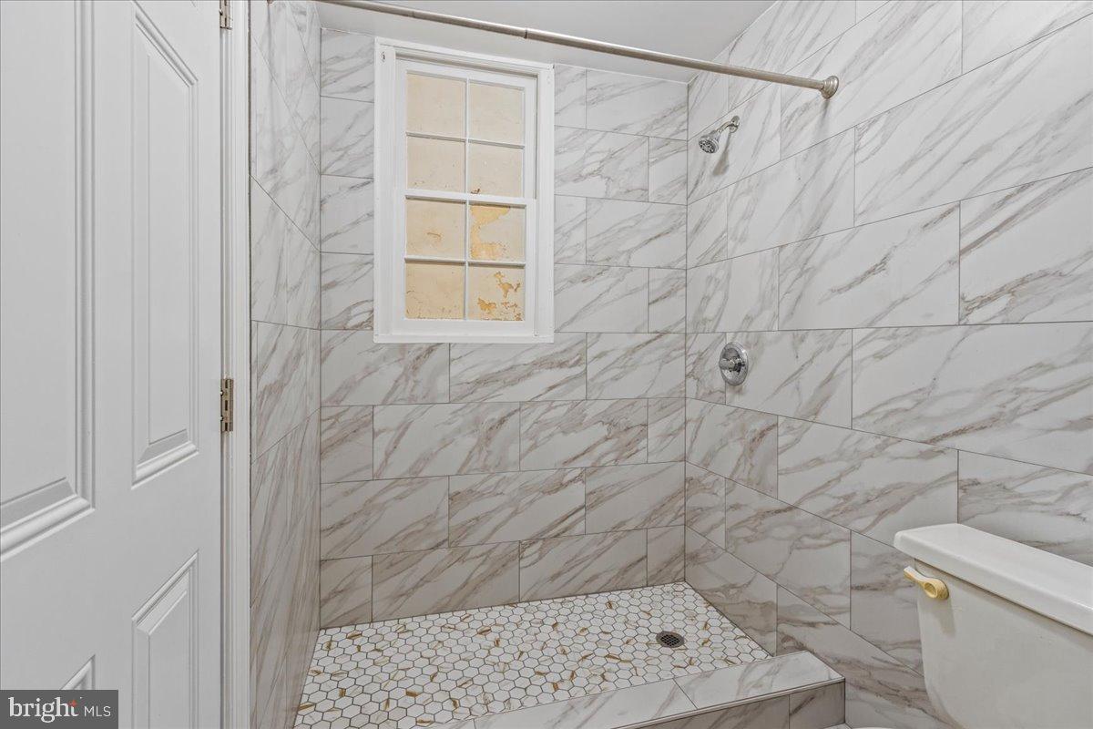 600 Tuckerman Street Northwest Washington, DC 20011 - Photo 15 of 24 a bathroom with a shower