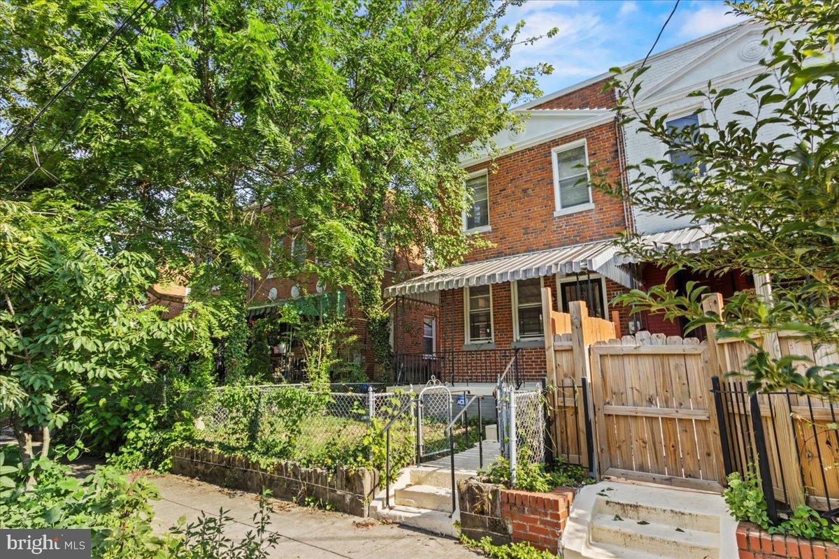 600 Tuckerman Street Northwest Washington, DC 20011 - Photo 20 of 24 front view of a house with a garden