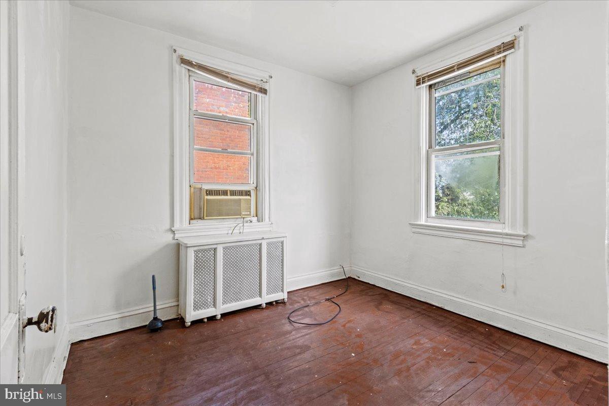 600 Tuckerman Street Northwest Washington, DC 20011 - Photo 9 of 24 an empty room with a window