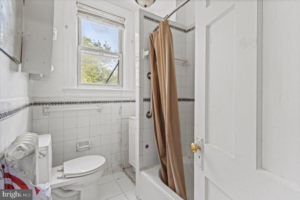 600 Tuckerman Street Northwest Washington, DC 20011 - Photo 10 of 24 a bathroom with a toilet and a shower