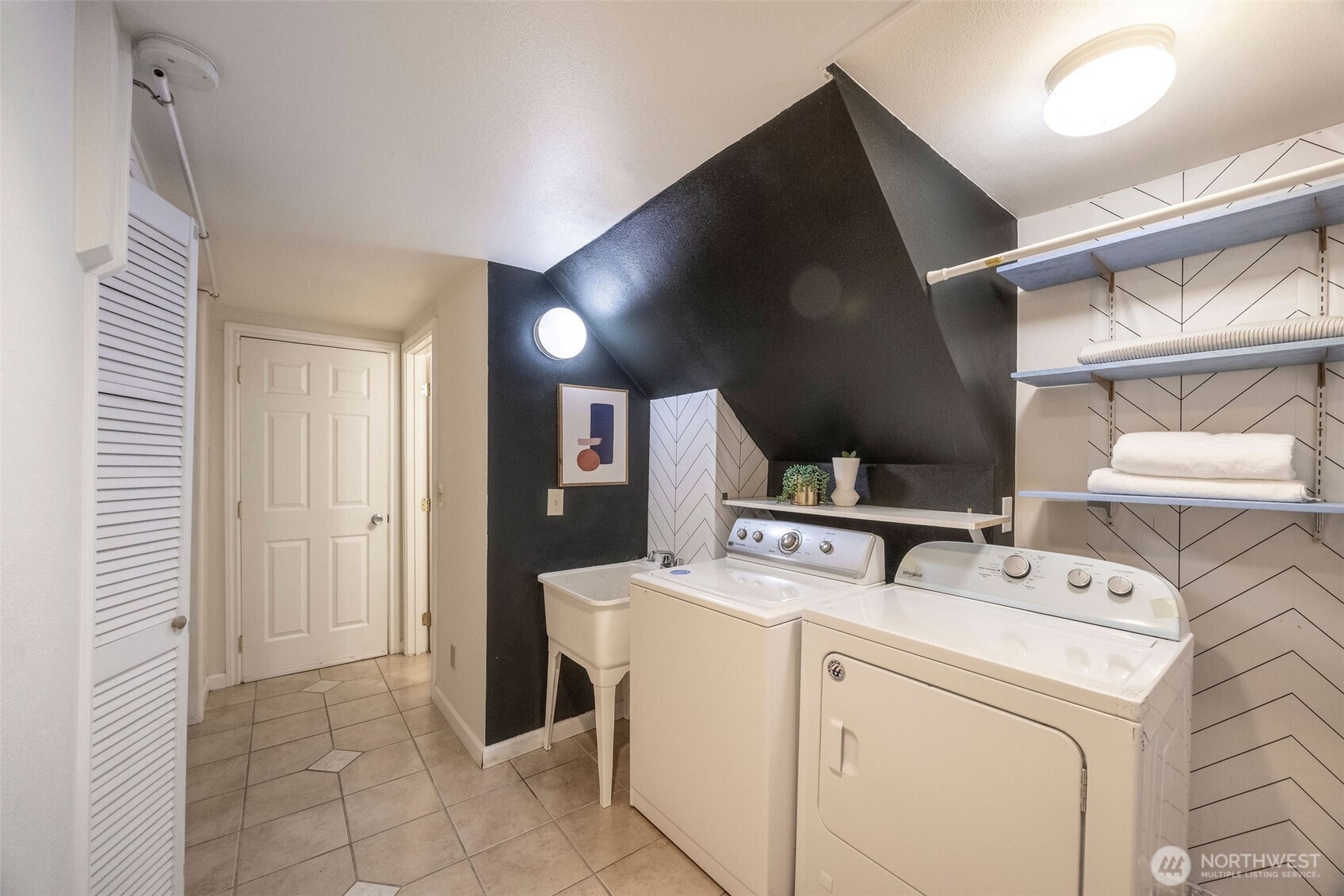 10020 18th Avenue Southwest Seattle, WA 98146 - Photo 17 of 24