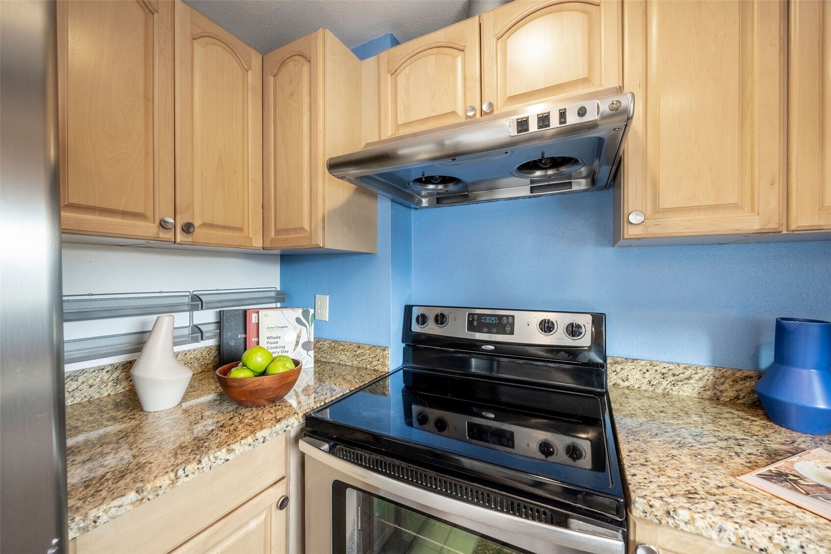 10020 18th Avenue Southwest Seattle, WA 98146 - Photo 8 of 24