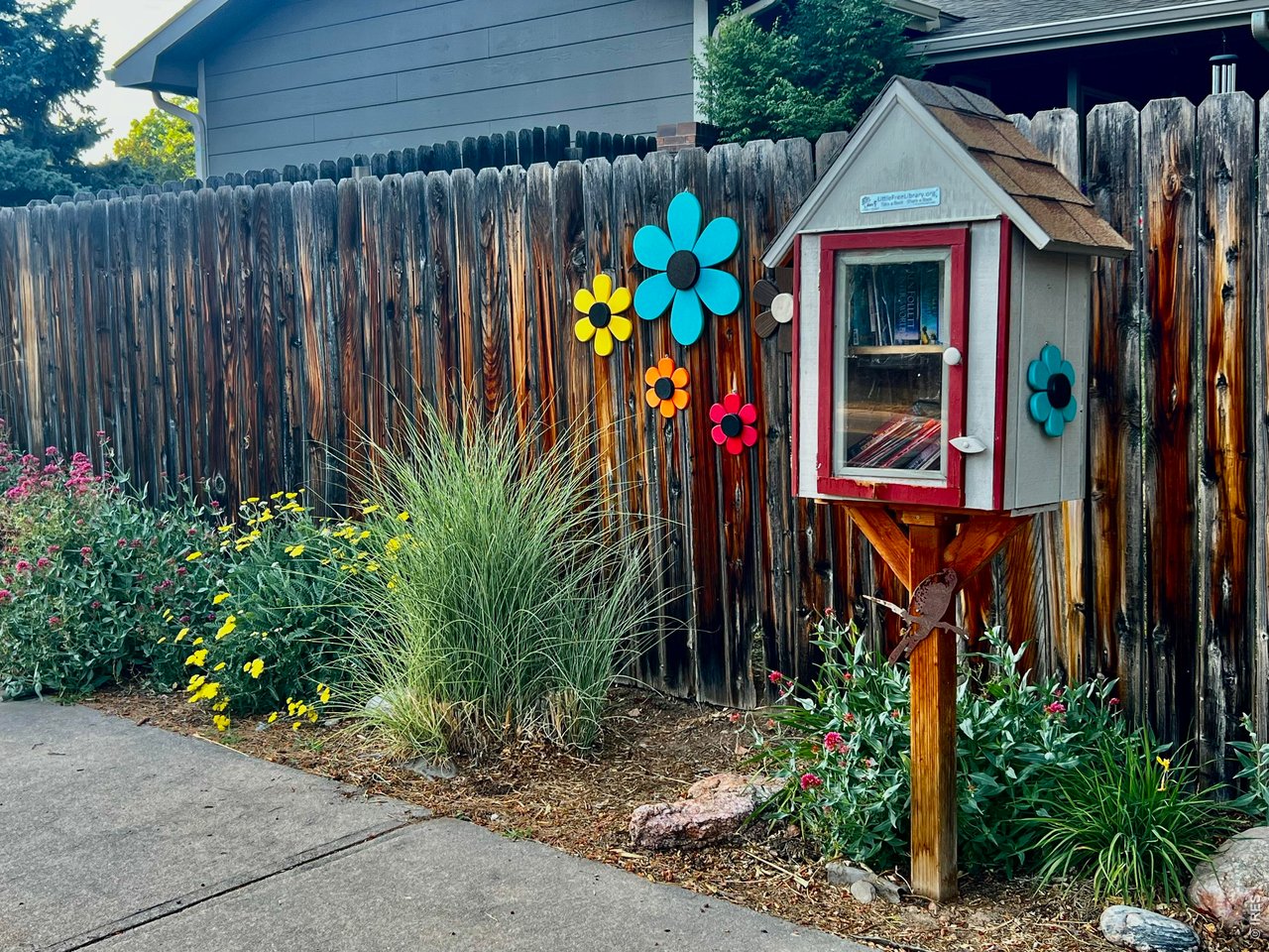925 Columbia Road, Unit 813 Fort Collins, CO 80525 - Photo 36 of 48 Surrounding neighborhood is cute, cute, cute!