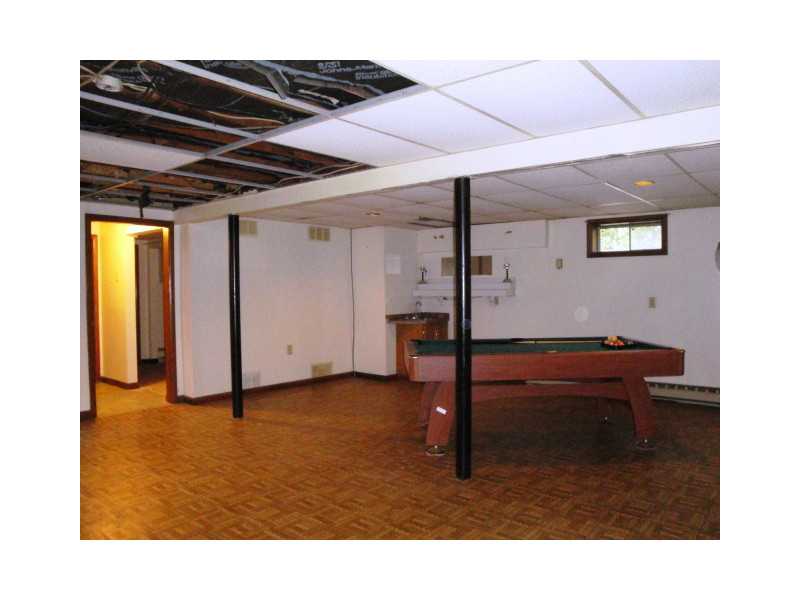 8 Holdsworth Road Preston, CT 06365 - Photo 17 of 25 Den/Family/Great Room.